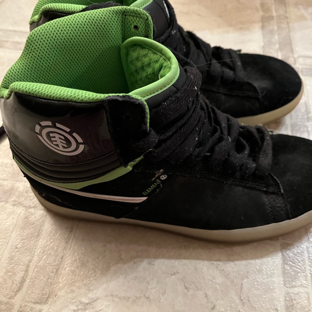 Element High top sneakers. Excellent condition. Green and black. Leather.
